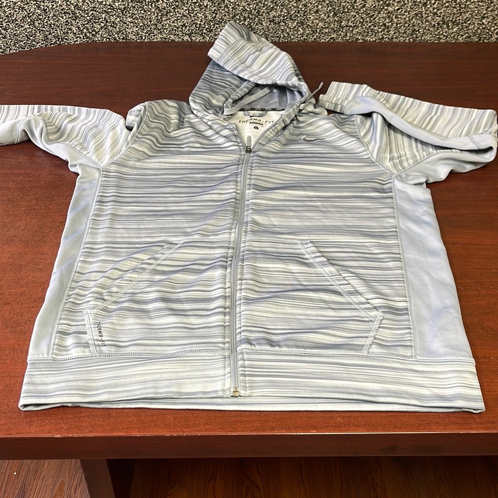 RN# 56323, CA# 05553, NWOT Nike Therma Fit Hoodie